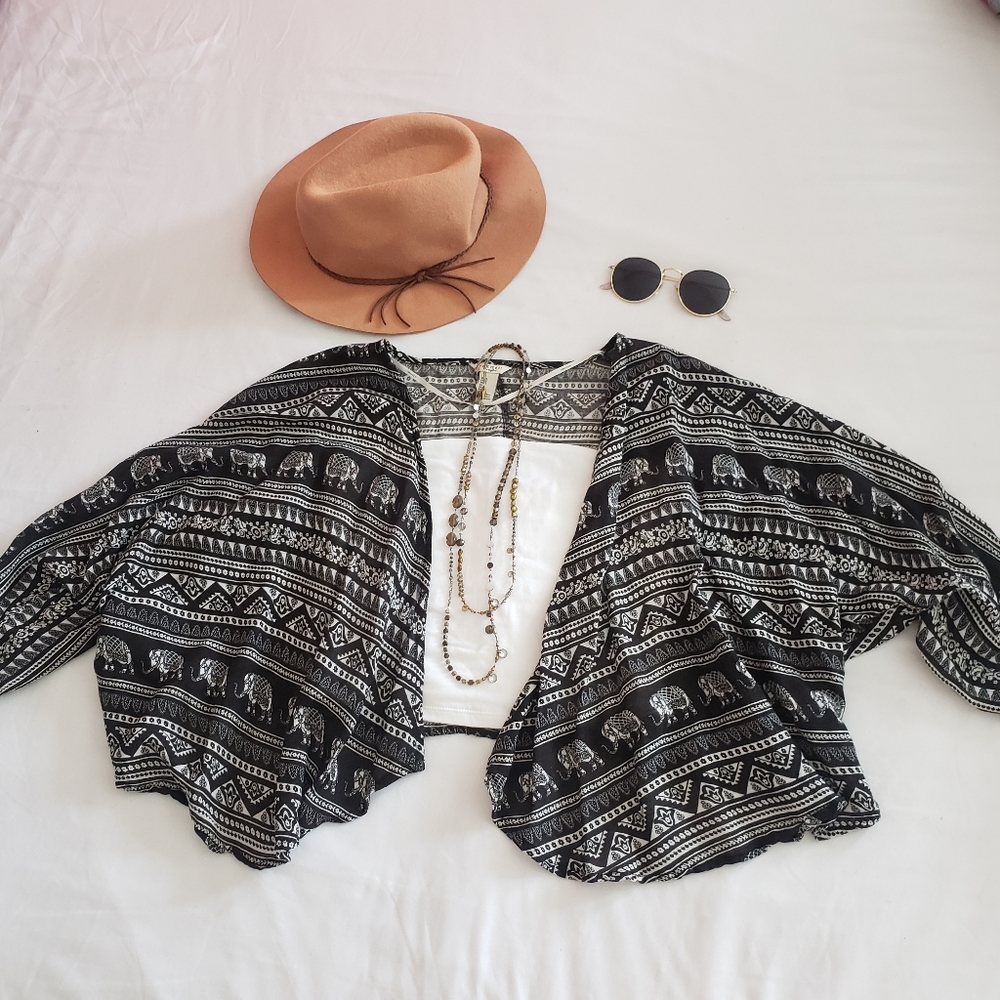 Boho patterned cropped kimono